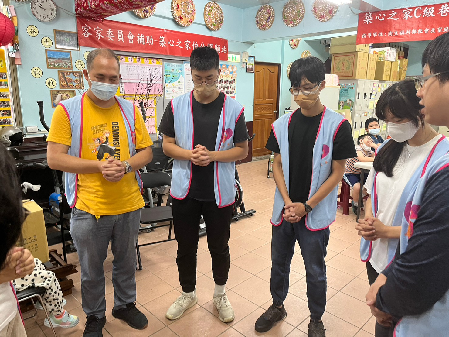 翻閱聖經查考話語